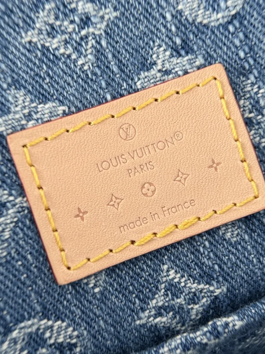 Кожаная нашивка с тиснением логотипа Louis Vuitton Paris