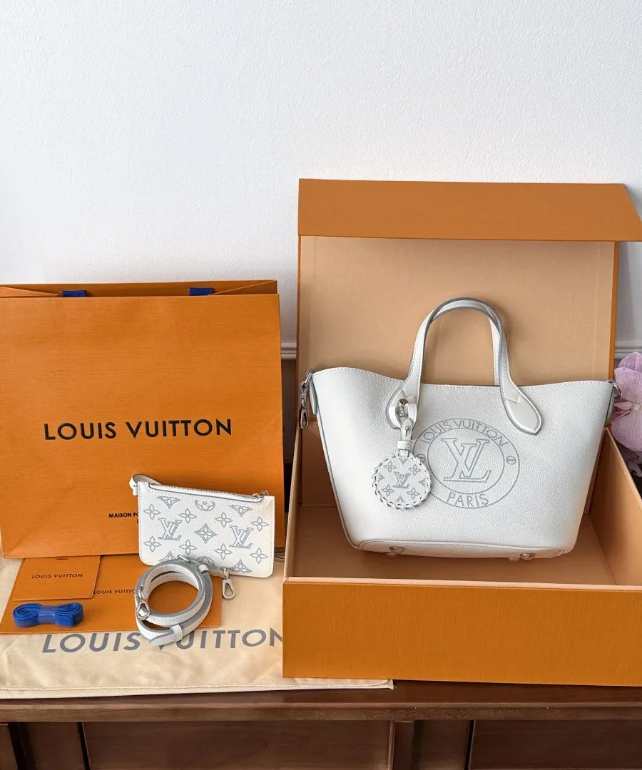 Комплект сумки Louis Vuitton Blossom с фирменной коробкой, пакетом и пыльником