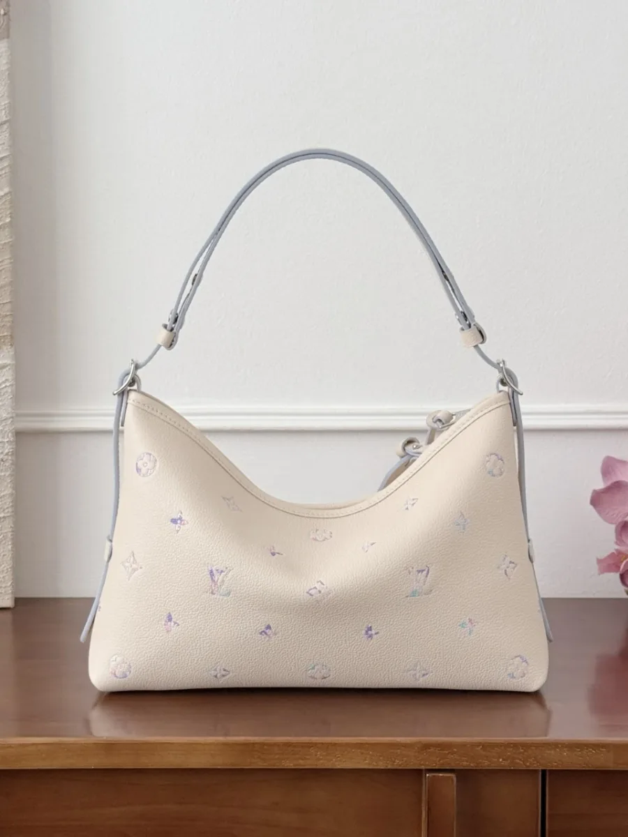 Кожаная сумка-хобо Louis Vuitton Carryall бежевого цвета, вид спереди