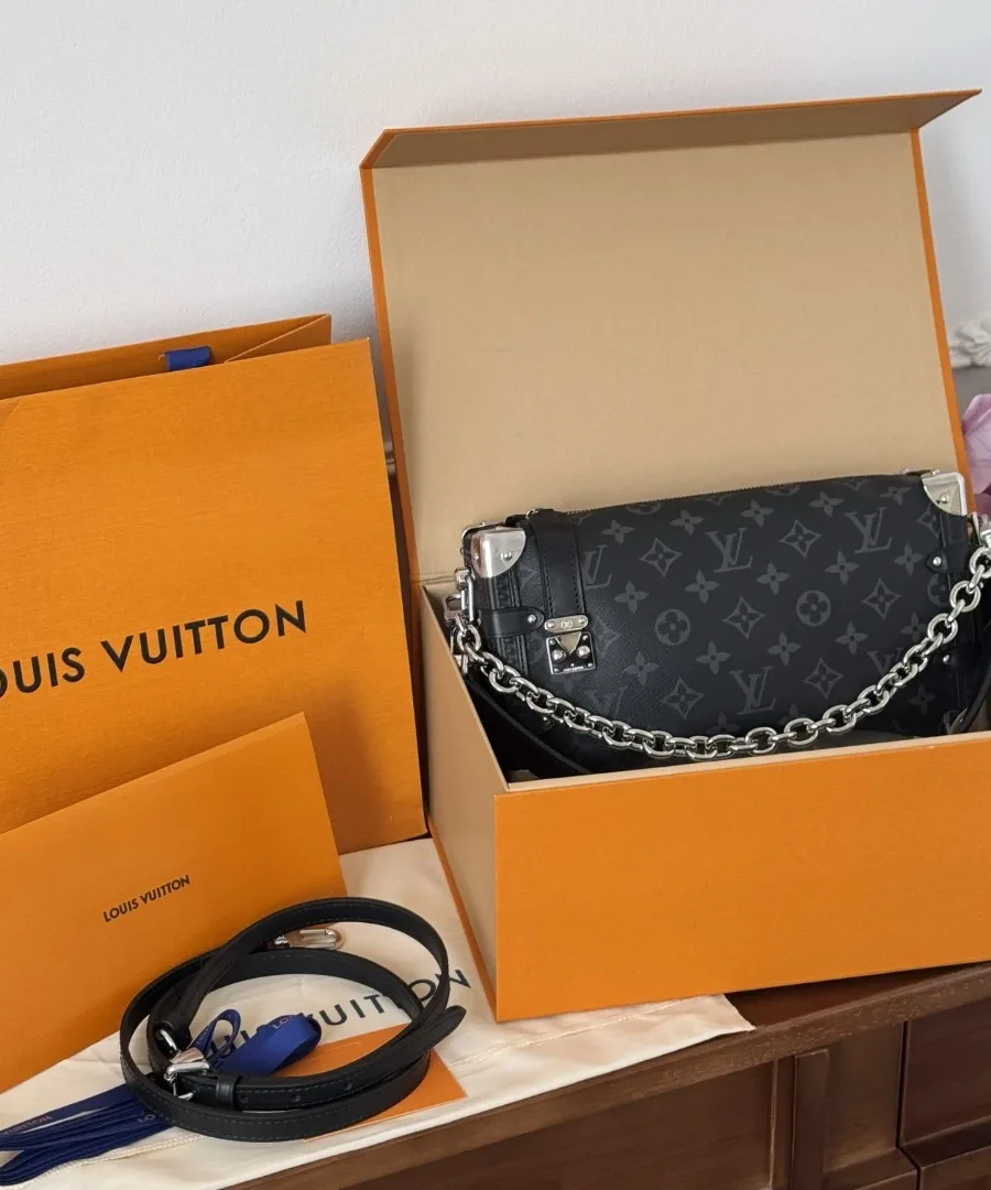 Сумка Louis Vuitton Side Trunk в фирменной оранжевой коробке с пыльником и ремнями