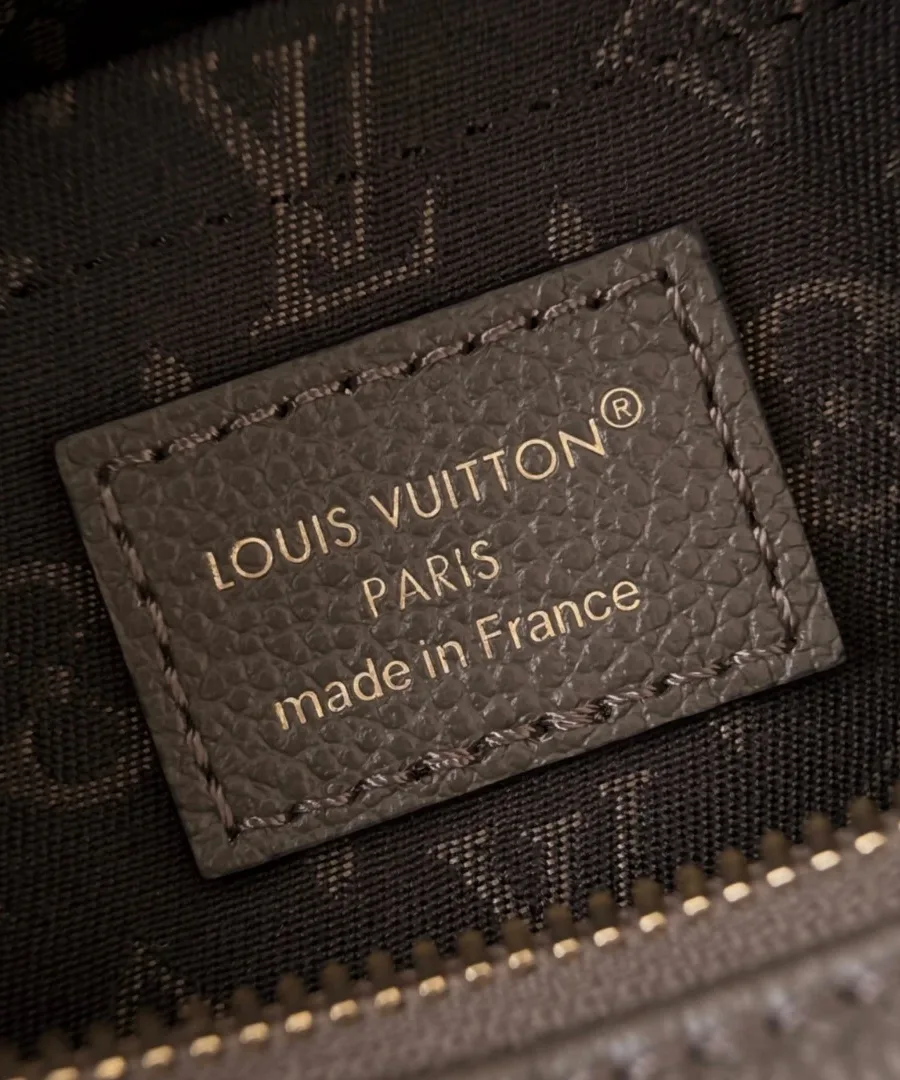 Внутренняя кожаная нашивка с тиснением Louis Vuitton Paris made in France