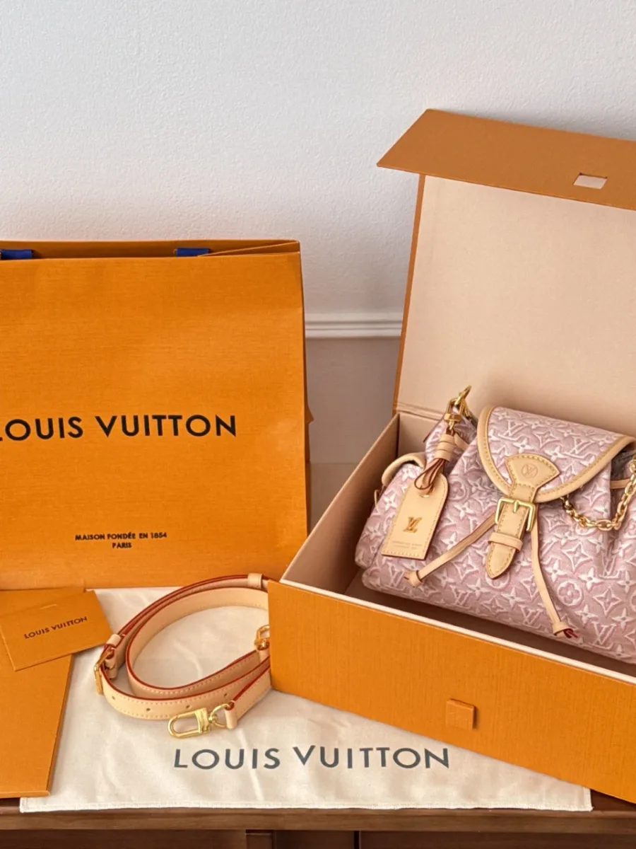Розовая сумка Louis Vuitton Odyssée Small в фирменной коробке с пыльником и пакетом