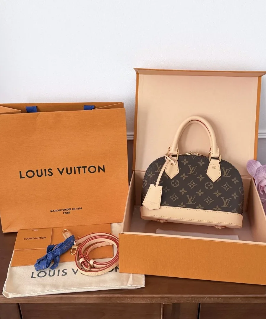 Сумка Louis Vuitton Alma BB в фирменной коробке с пыльником и пакетом
