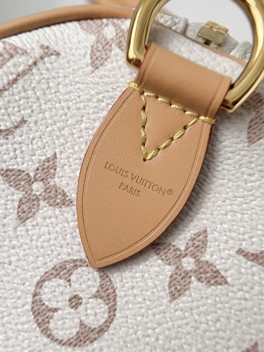 Кожаная нашивка с тиснением Louis Vuitton Paris на боковой стороне