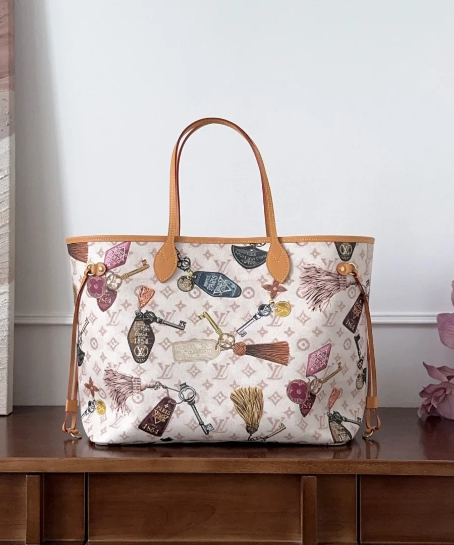 Бежевая сумка-тоут Louis Vuitton Neverfull GM с принтом, вид спереди