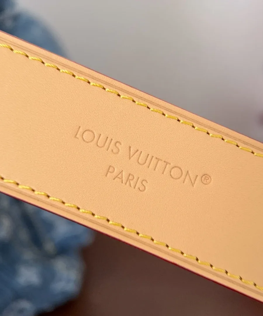 Кожаный ремень с тиснением Louis Vuitton Paris