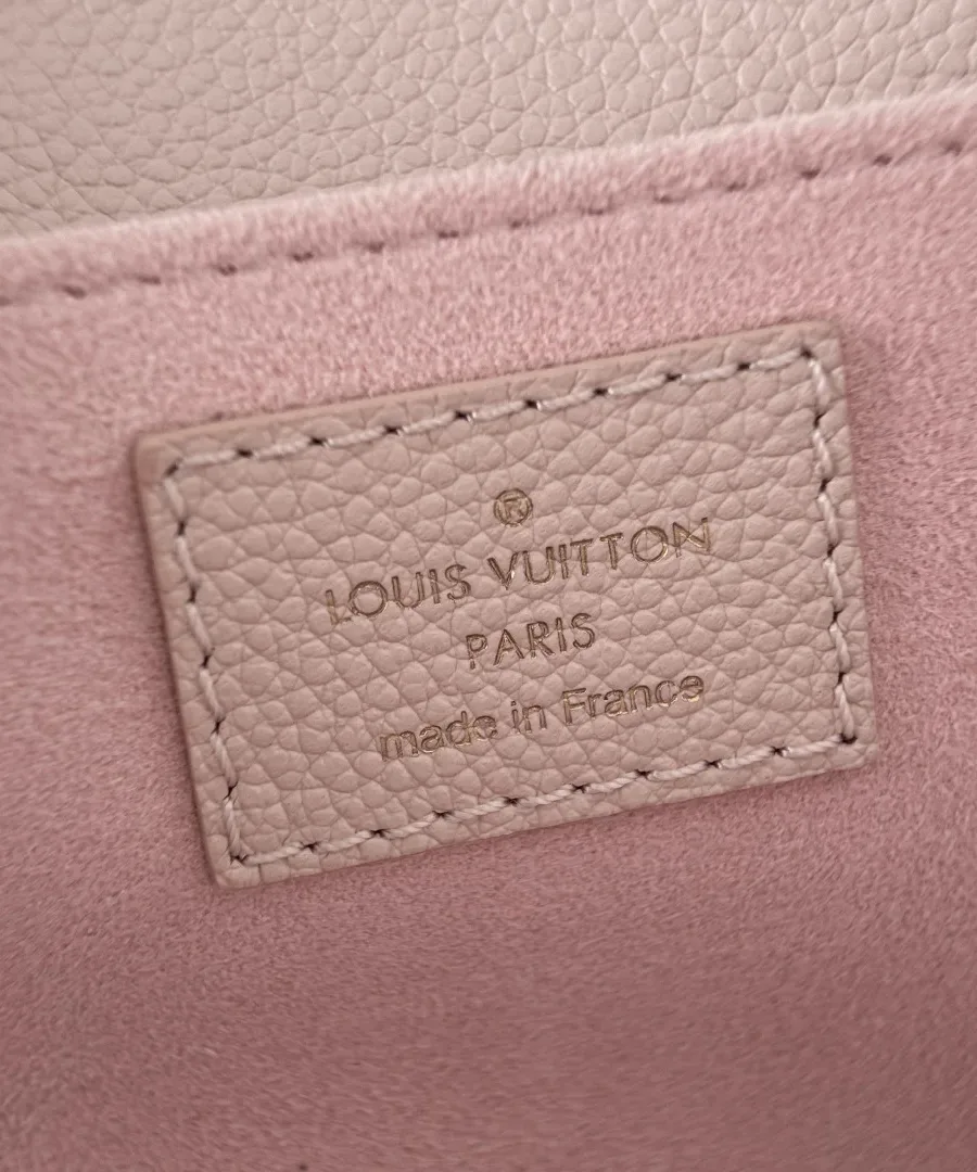 Внутренний кожаный ярлык с тиснением Louis Vuitton Paris made in France
