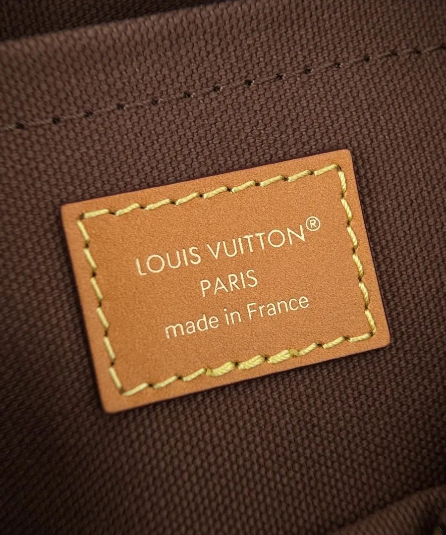 Внутренняя кожаная нашивка с тиснением Louis Vuitton Paris