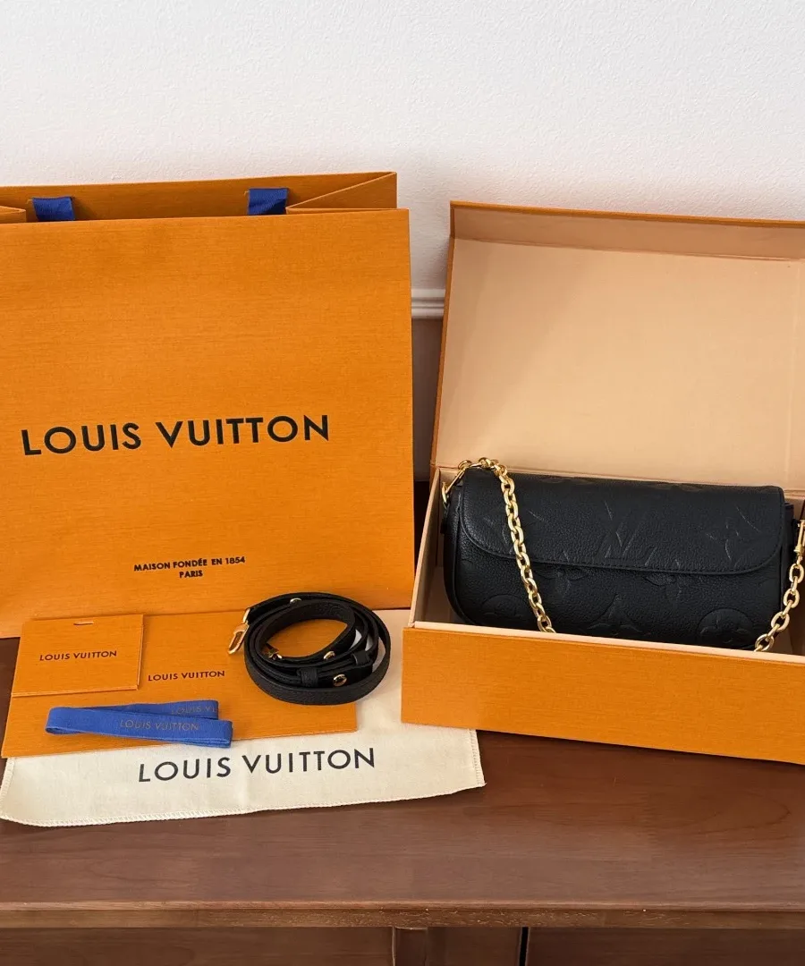 Черная сумка Louis Vuitton Ivy в фирменной коробке с пыльником и ремнями
