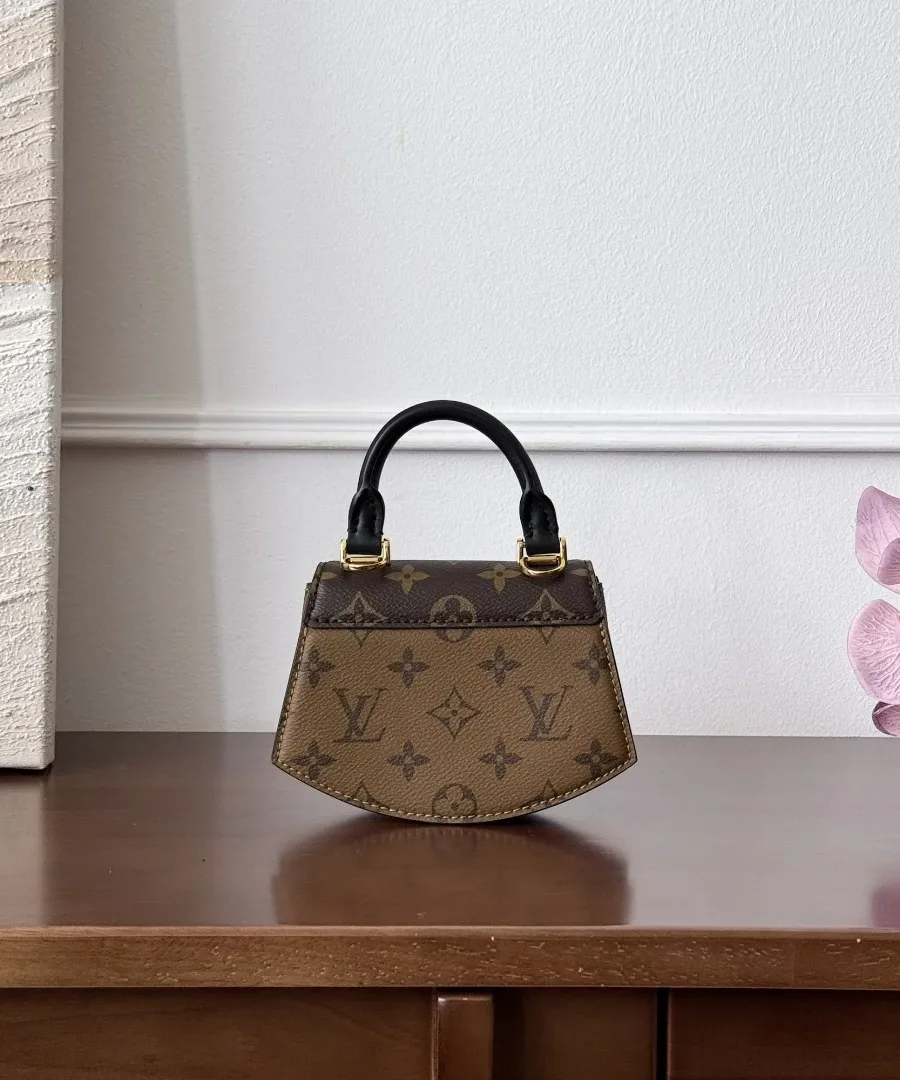 Сумка Louis Vuitton Pico Tilsitt из канвы Monogram, вид сзади