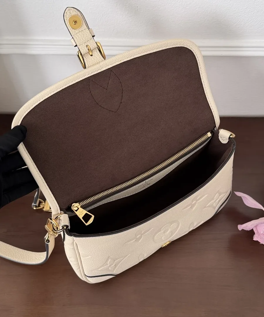 Открытая сумка Louis Vuitton Diane с коричневой подкладкой и карманом на молнии
