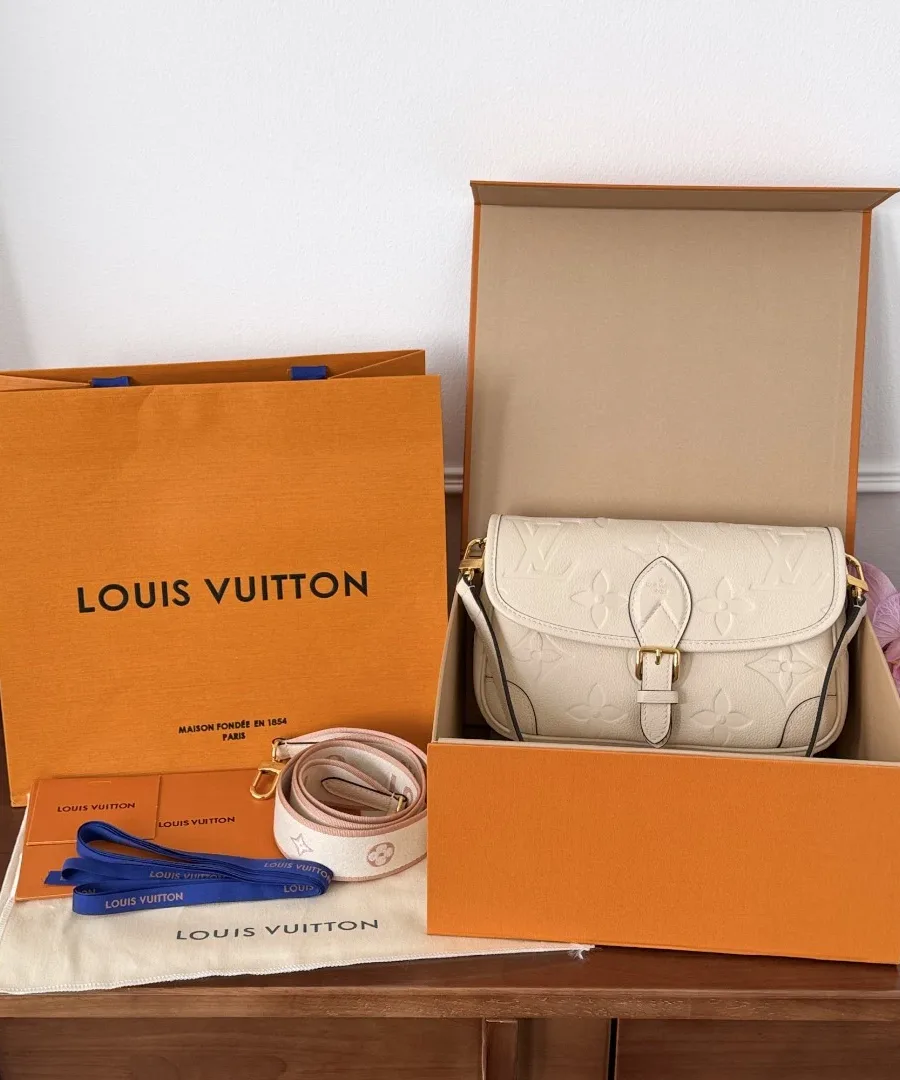 Сумка Louis Vuitton Diane в фирменной коробке с пыльником и ремнями