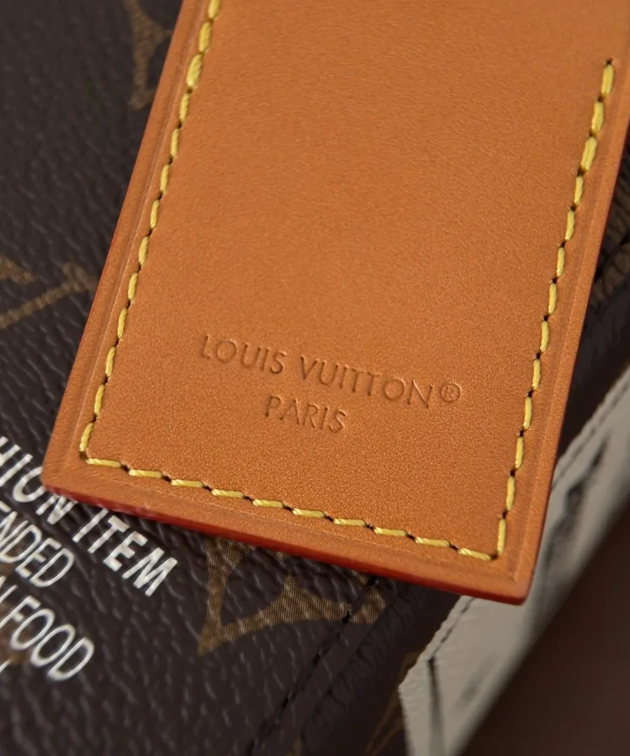 Кожаная багажная бирка с тиснением Louis Vuitton Paris
