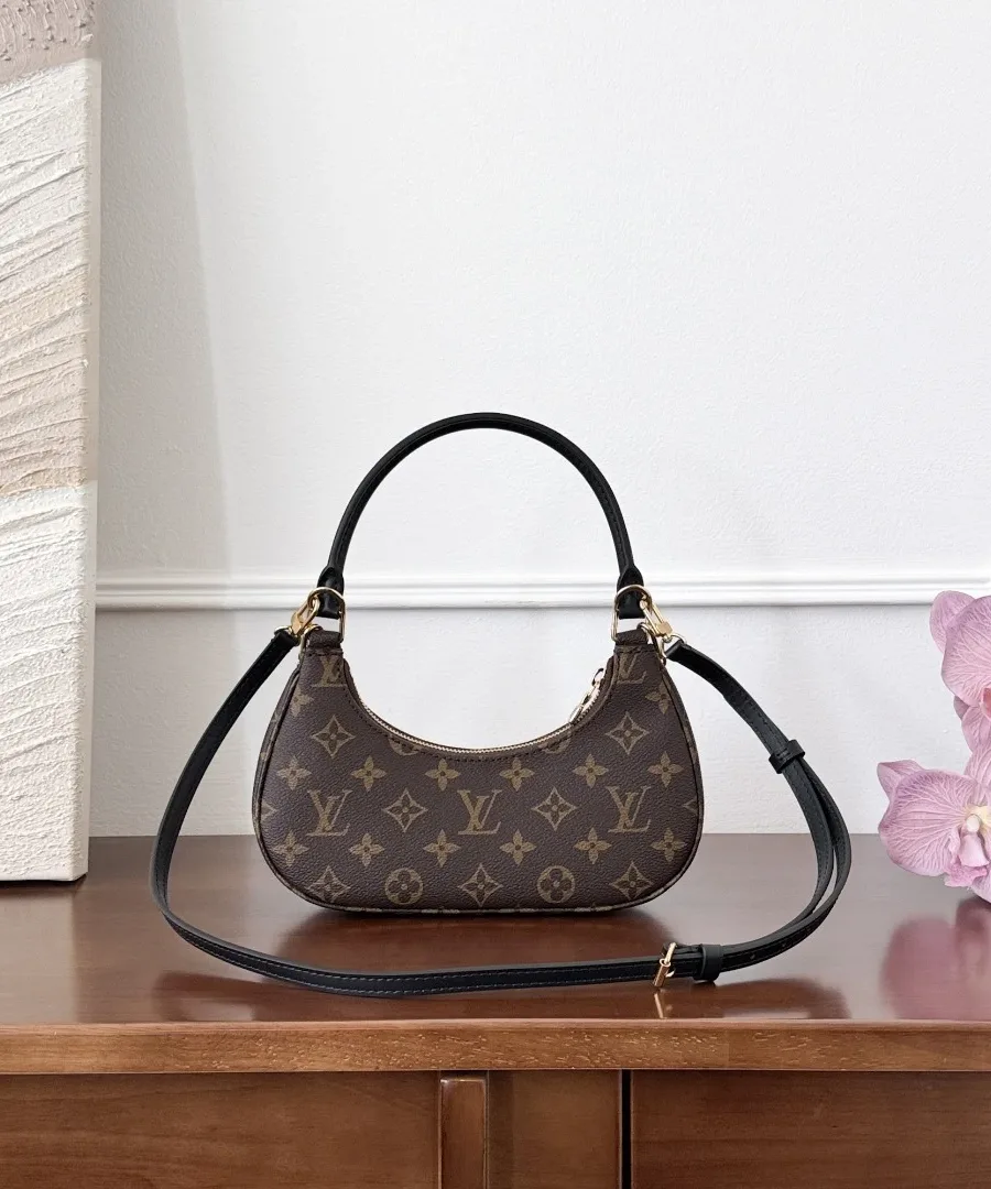 Сумка Louis Vuitton Loop с прикрепленным длинным кожаным ремнем