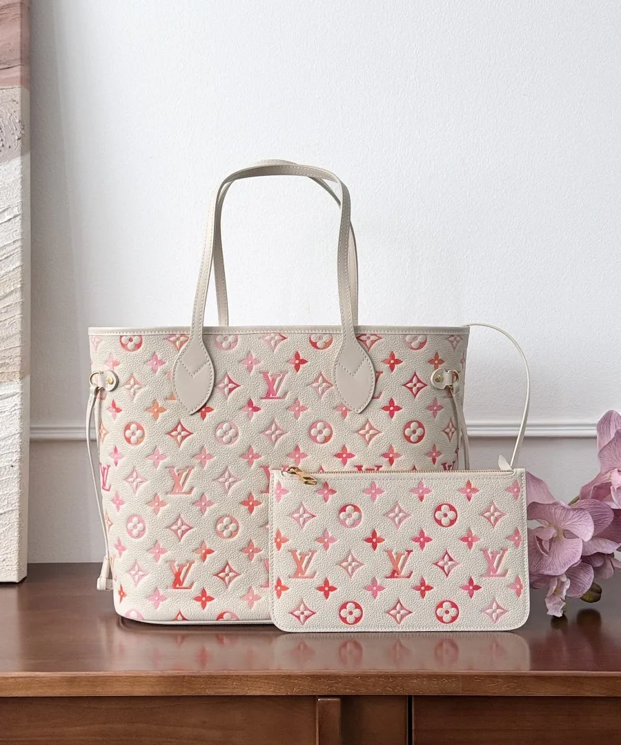 Бежевая сумка-тоут Neverfull MM с розовым градиентным узором и съемным клатчем, вид спереди