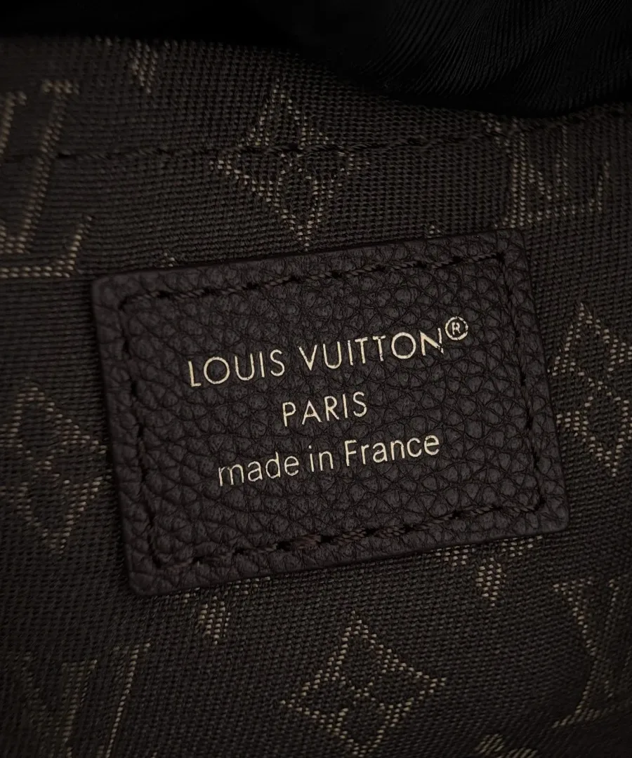Внутреннее кожаное клеймо Louis Vuitton Paris made in France