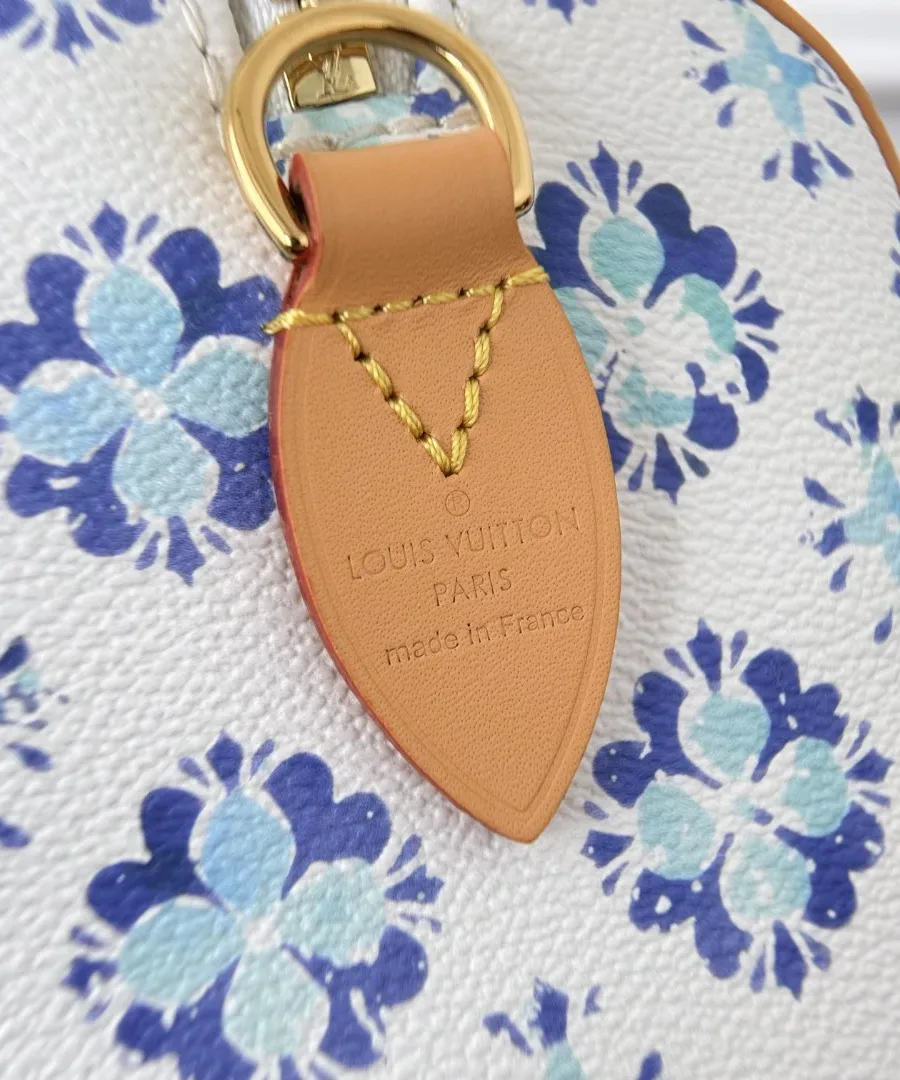 Кожаный ярлык с тиснением Louis Vuitton Paris