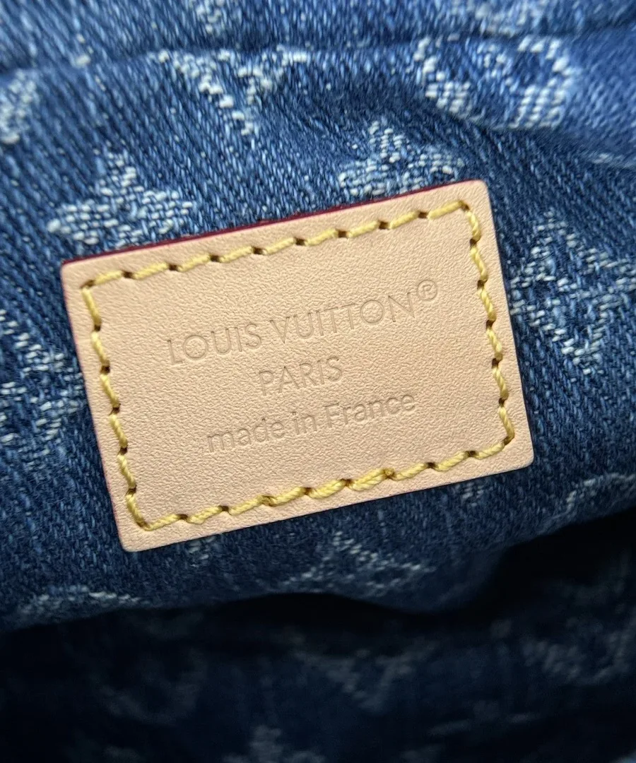 Внутренняя кожаная нашивка с тиснением Louis Vuitton Paris made in France