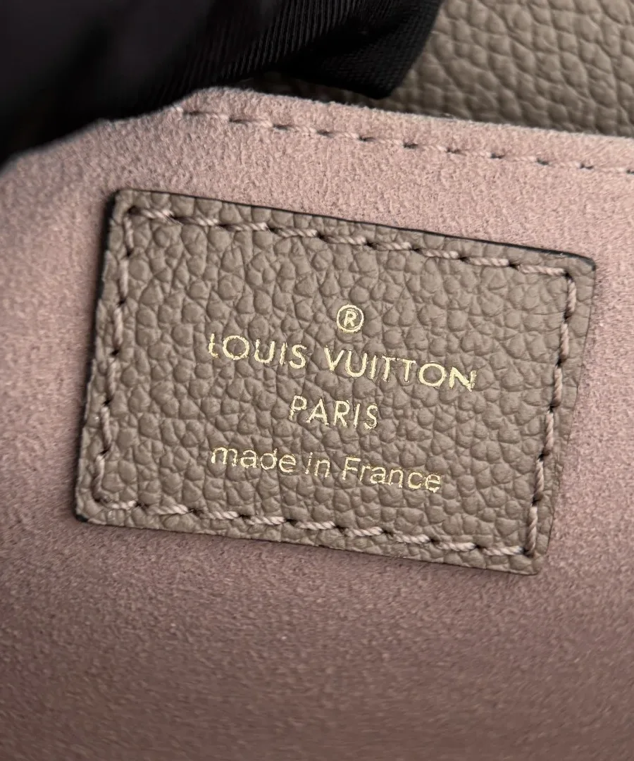 Внутренний кожаный ярлык с тиснением Louis Vuitton Paris made in France