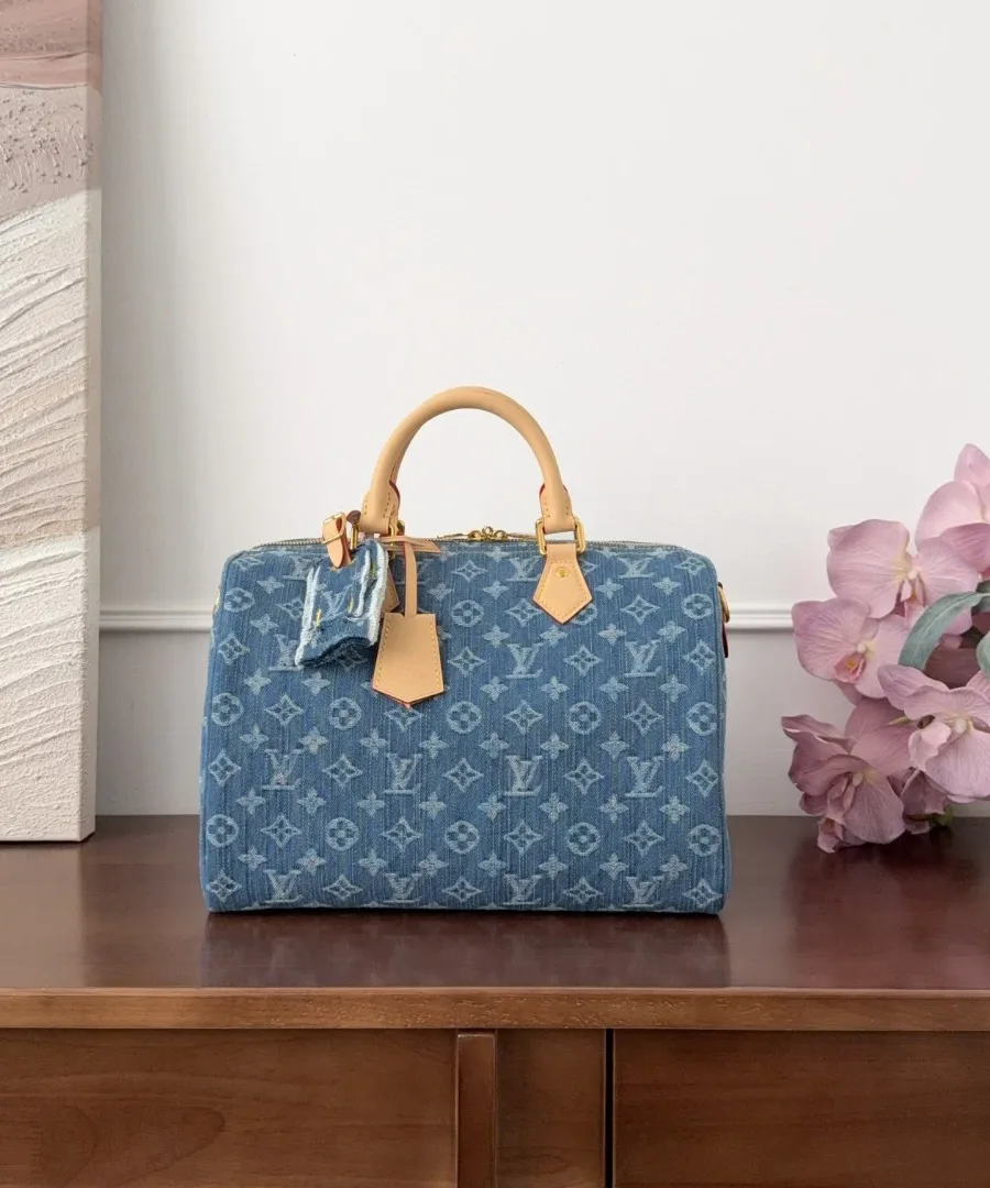 Синяя джинсовая сумка Louis Vuitton Speedy 30 с монограммой, вид спереди