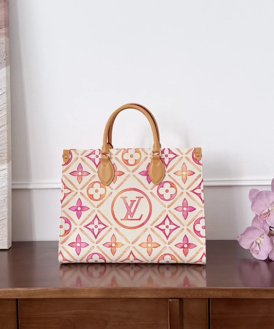 Разноцветная сумка-тоут Louis Vuitton OnTheGo MM, вид спереди