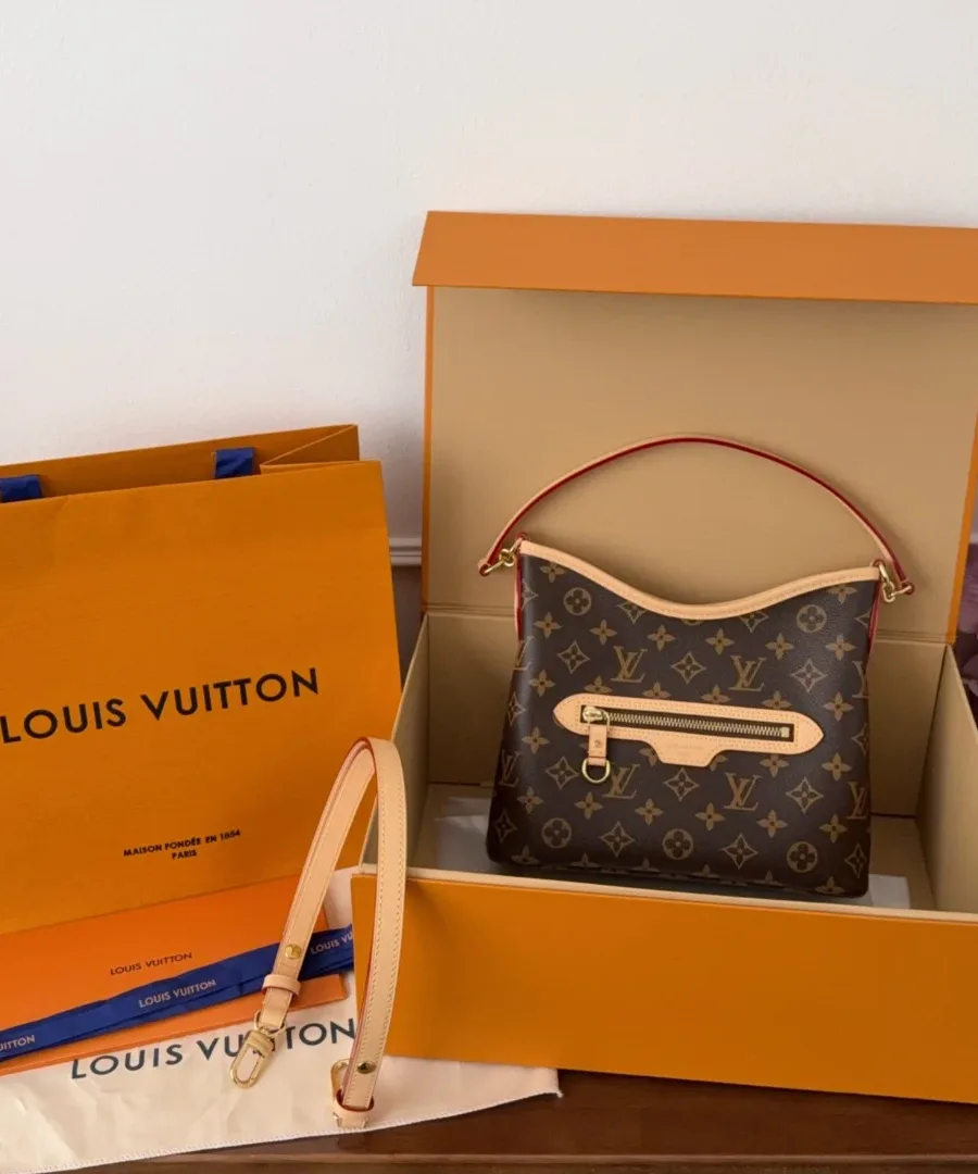 Сумка Louis Vuitton Lineup BB в фирменной оранжевой коробке с пыльником и пакетом