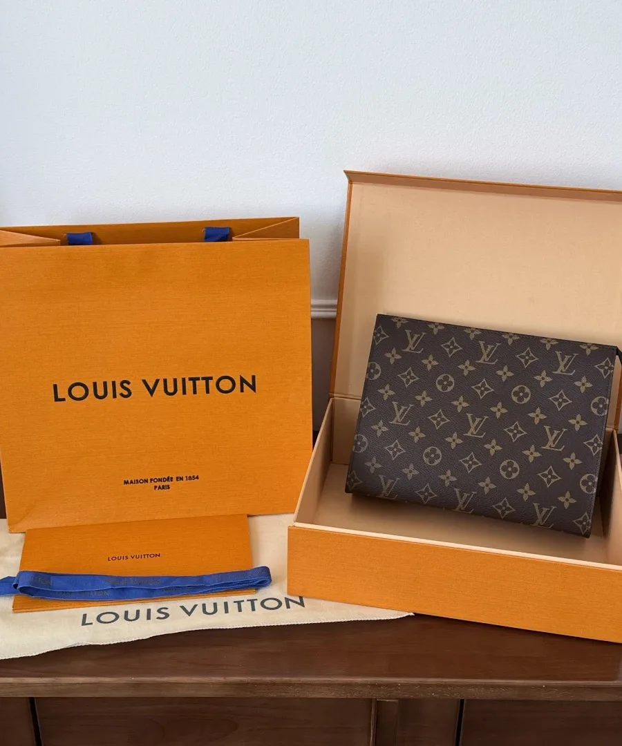 Клатч Louis Vuitton Monogram в фирменной оранжевой коробке с пыльником и пакетом