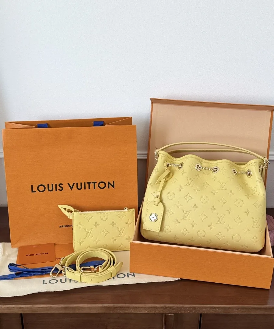 Комплект сумки Louis Vuitton Bella с коробкой, пыльником и фирменным пакетом