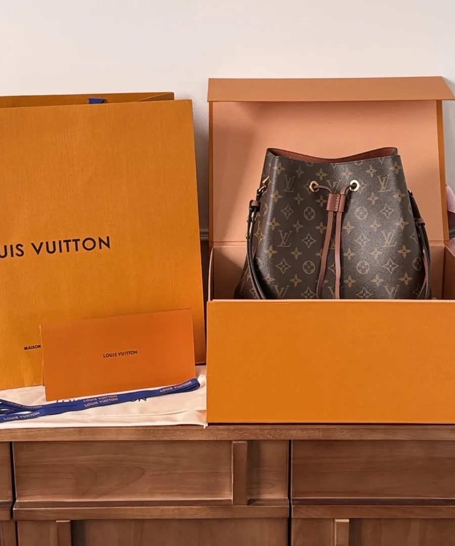 Сумка Louis Vuitton NéoNoé в фирменной коробке с пыльником и пакетом