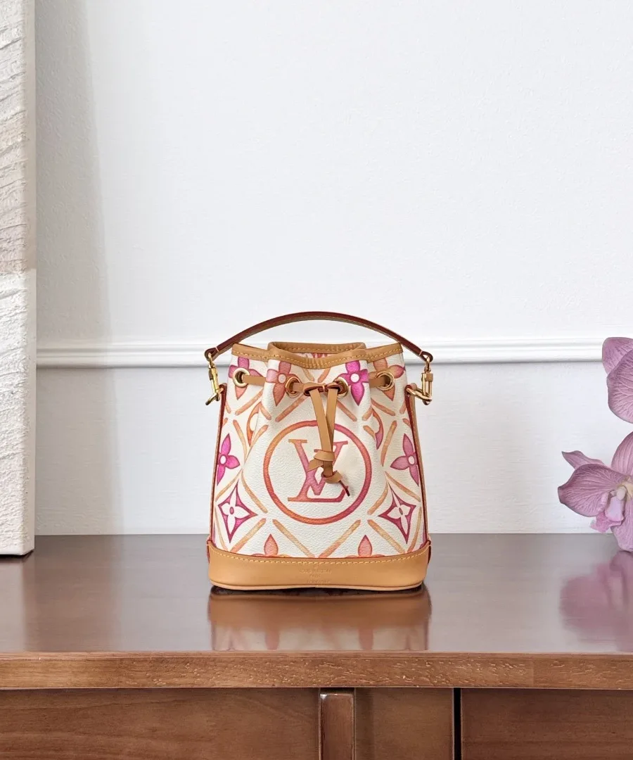 Разноцветная сумка-ведро Louis Vuitton Nano Noé с акварельным принтом, вид спереди