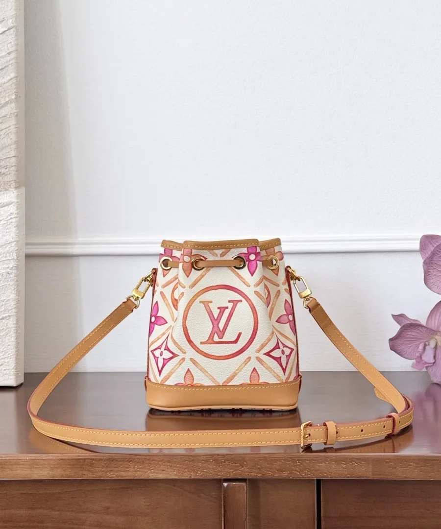 Разноцветная сумка-ведро Louis Vuitton Nano Noé с плечевым ремнем, вид спереди