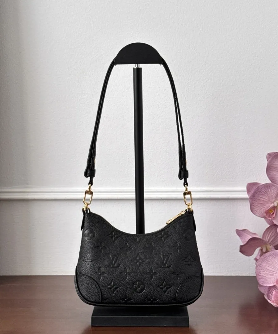 Черная кожаная сумка-хобо Louis Vuitton Bagatelle, вид спереди