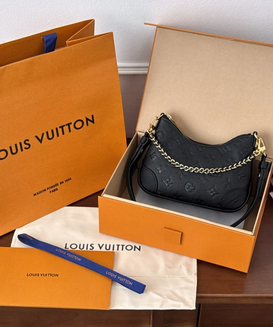 Черная сумка Louis Vuitton Bagatelle в фирменной оранжевой коробке с пыльником и пакетом