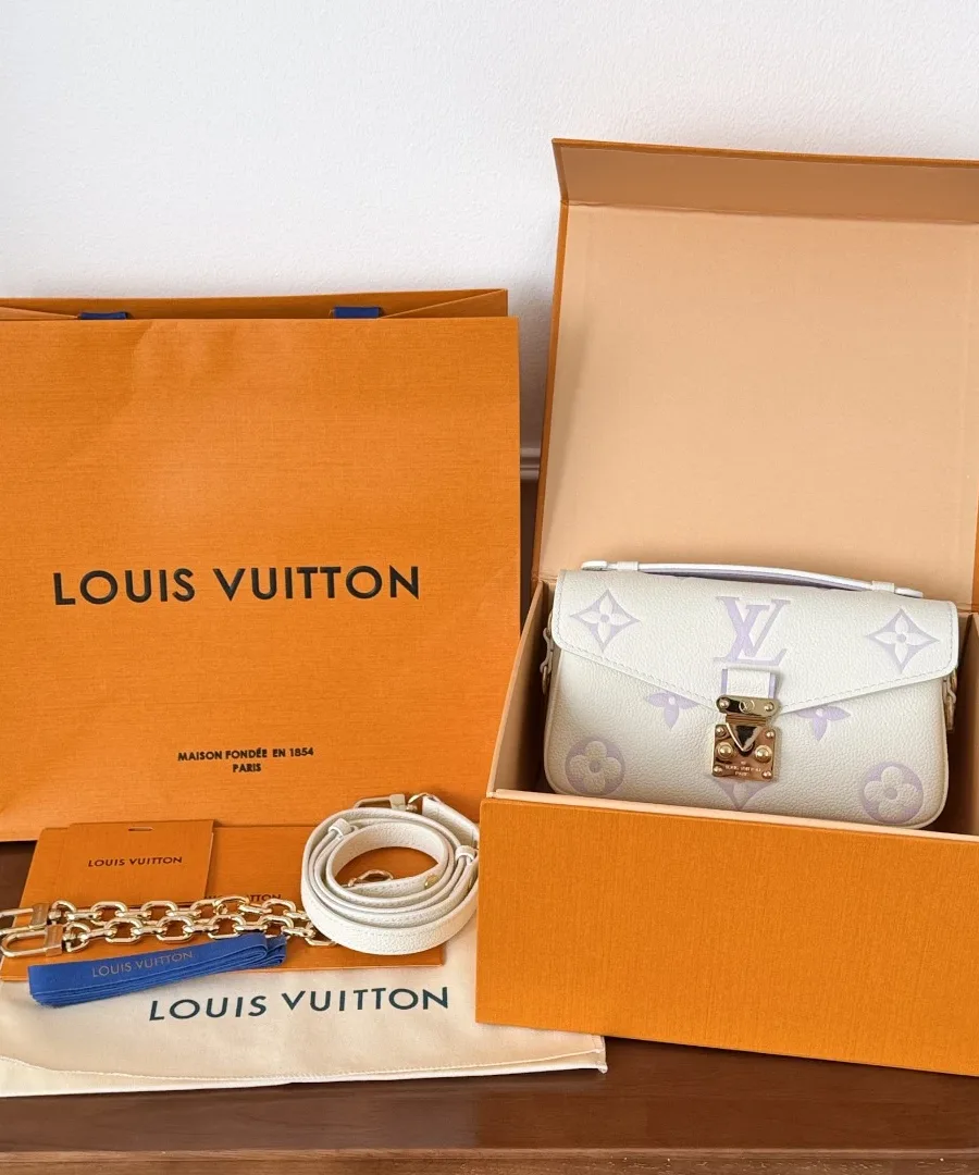 Сумка Louis Vuitton Pochette Métis East West в комплекте с фирменной коробкой, пыльником и ремнями