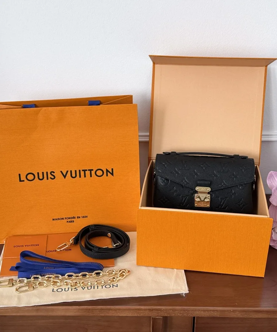 Сумка Louis Vuitton Pochette Métis East West в фирменной коробке с пакетом и ремнями