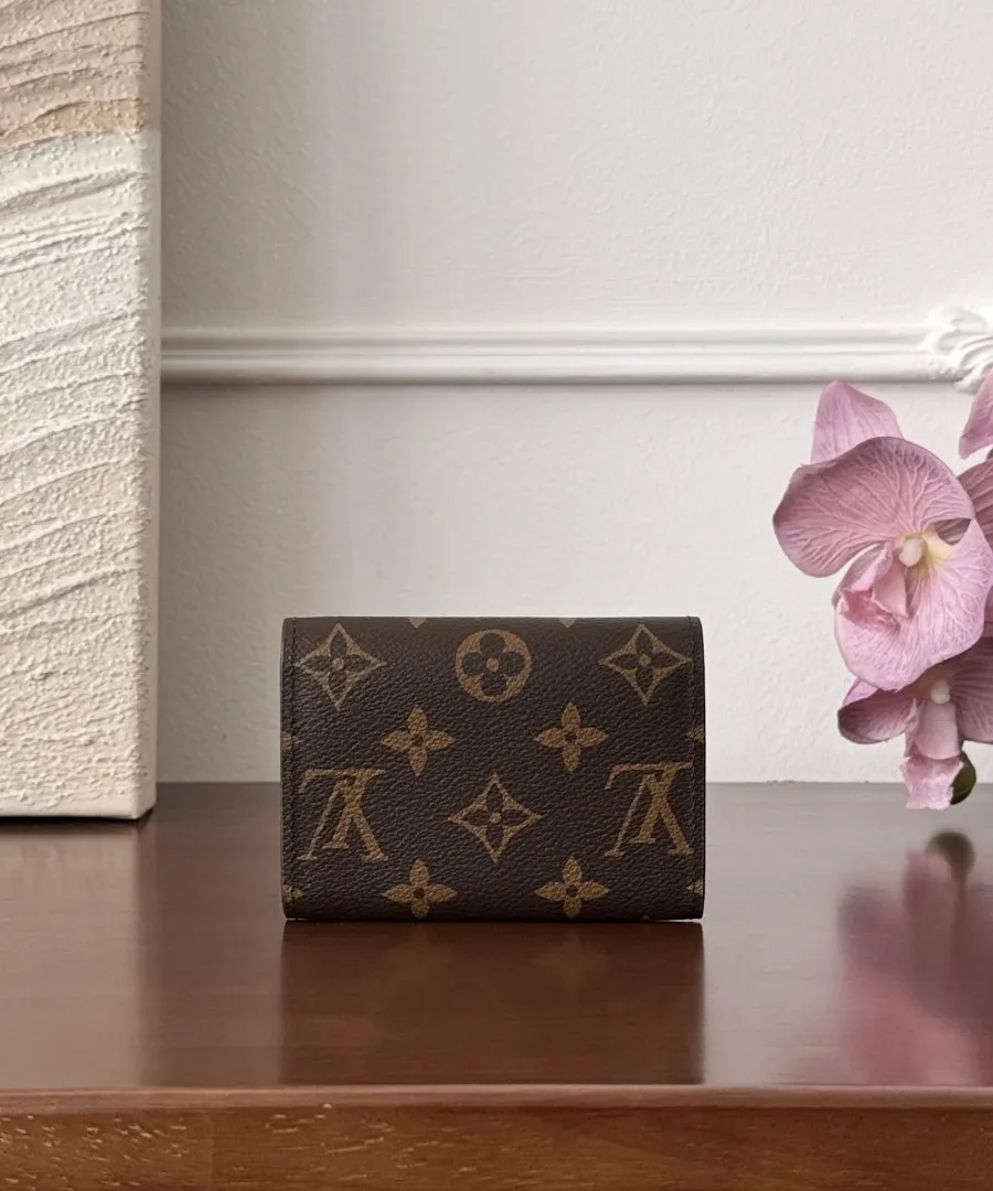 Кошелек Louis Vuitton Rosalie Monogram, вид сзади