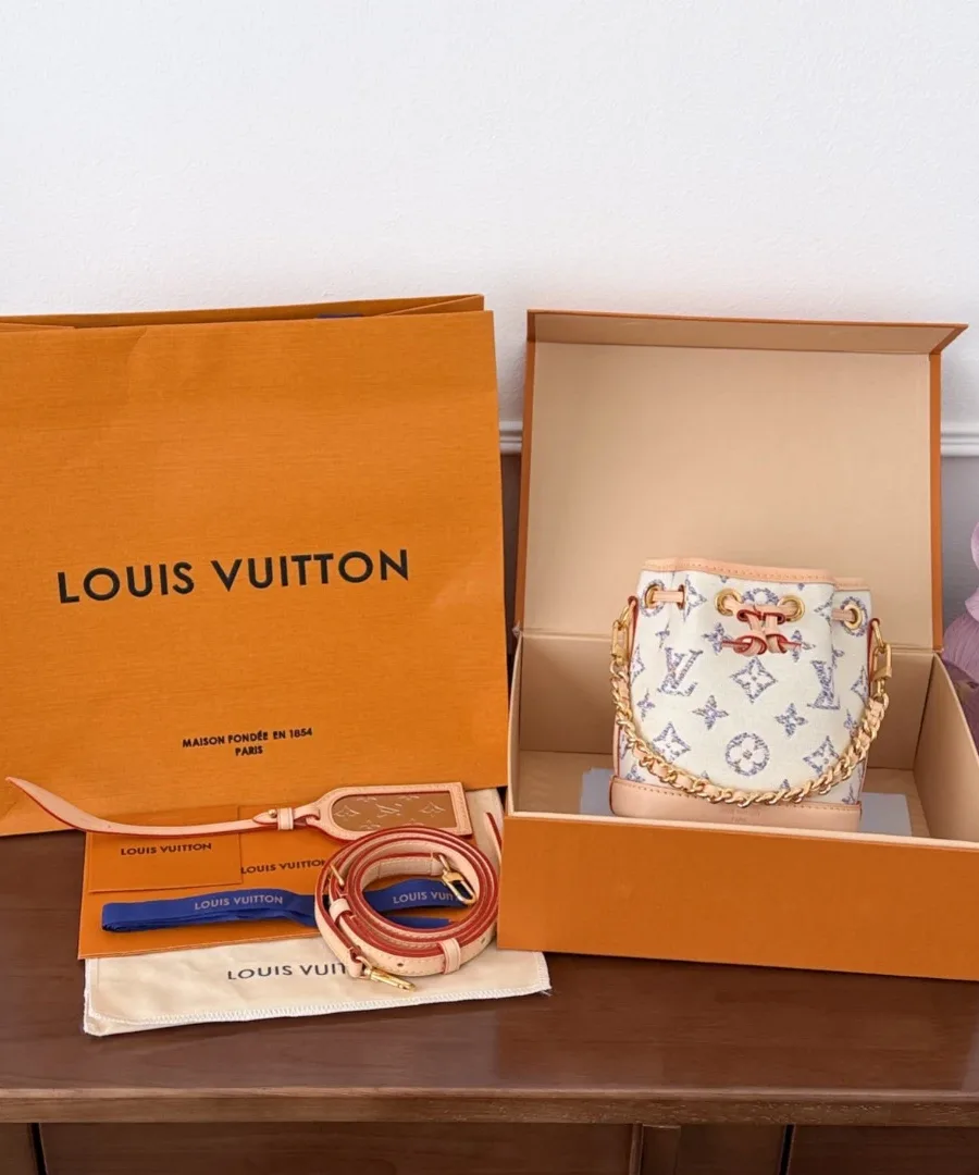 Мини-сумка-ведро Louis Vuitton в комплекте с фирменной коробкой и пакетом