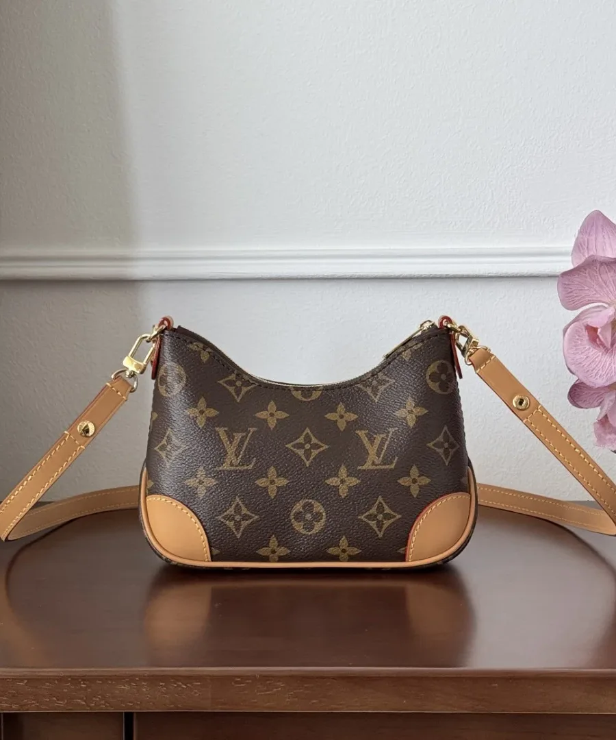 Коричневая сумка Louis Vuitton Croissant Mini с кожаным ремнем, вид спереди