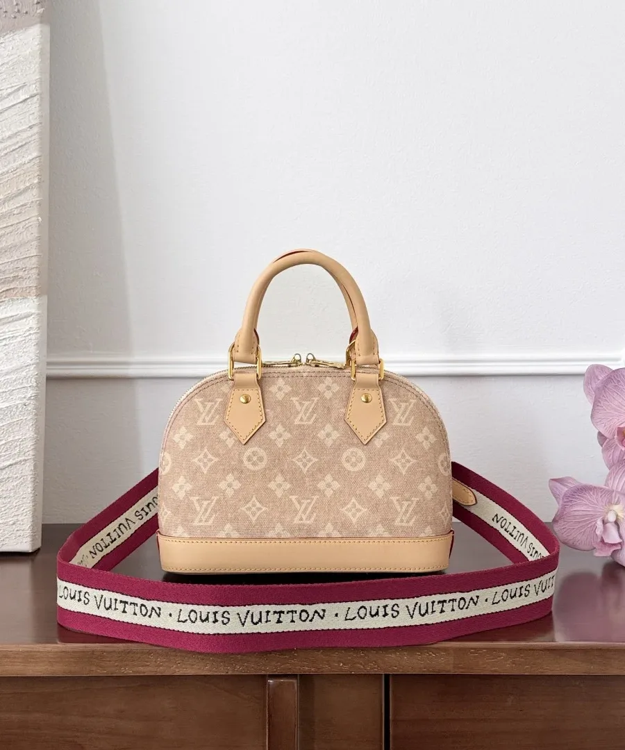 Бежевая сумка Louis Vuitton Alma BB Catogram с прикрепленным текстильным плечевым ремнем
