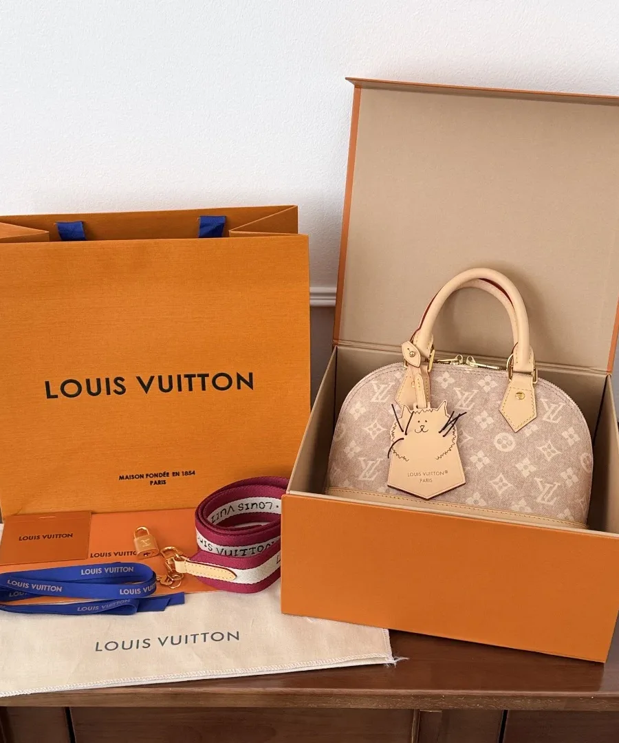 Комплект сумки Louis Vuitton Alma BB Catogram с фирменной коробкой, пакетом и пыльником