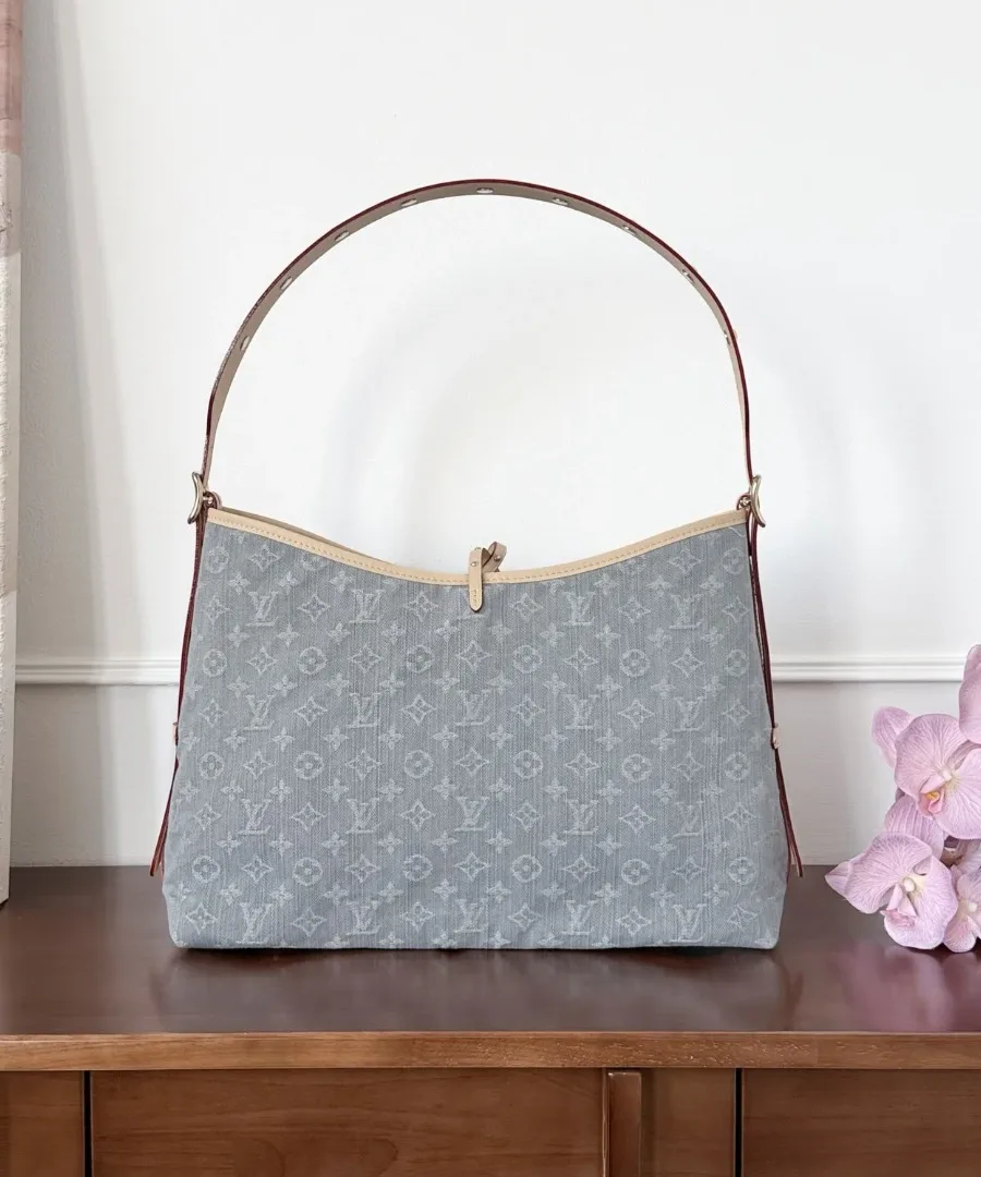 Серая сумка-хобо Louis Vuitton CarryAll из денима с монограммой, вид спереди