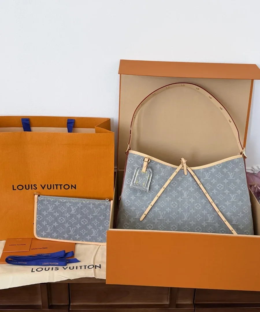 Серая джинсовая сумка Louis Vuitton CarryAll MM в фирменной оранжевой коробке с пыльником