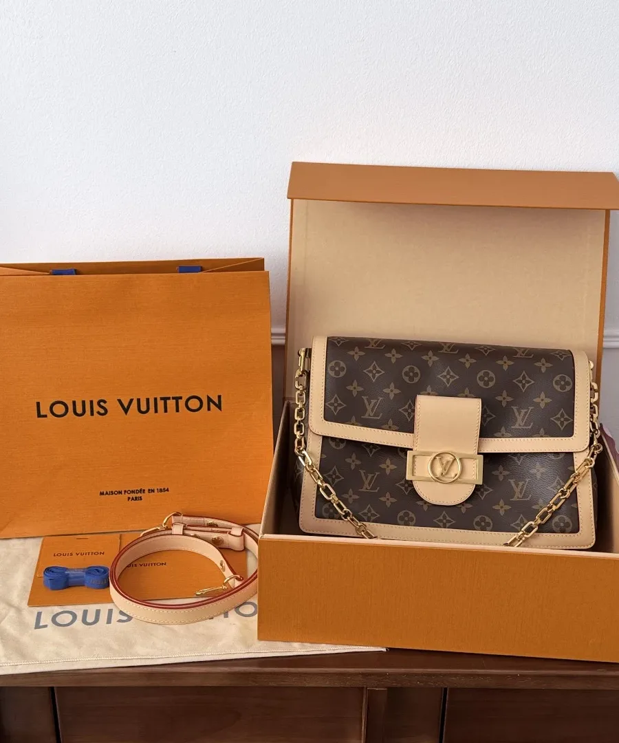 Сумка Louis Vuitton Dauphine Soft MM в фирменной коробке с пыльником и пакетом.