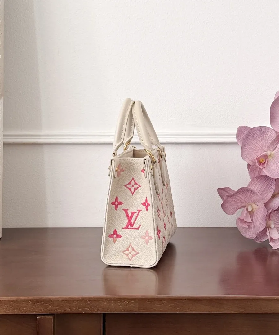 Сумка Louis Vuitton OnTheGo BB, вид сбоку