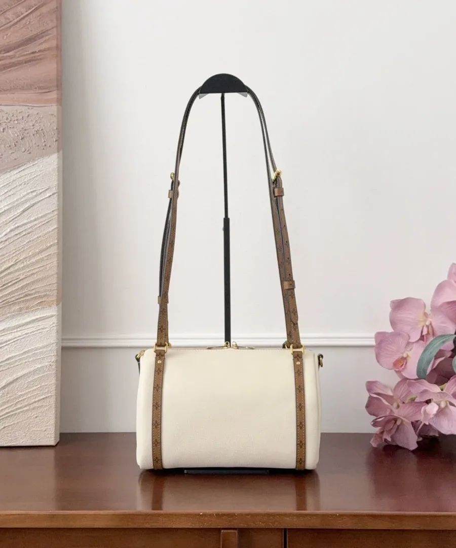Бежевая женская сумка Louis Vuitton Express из зернистой кожи, вид сзади