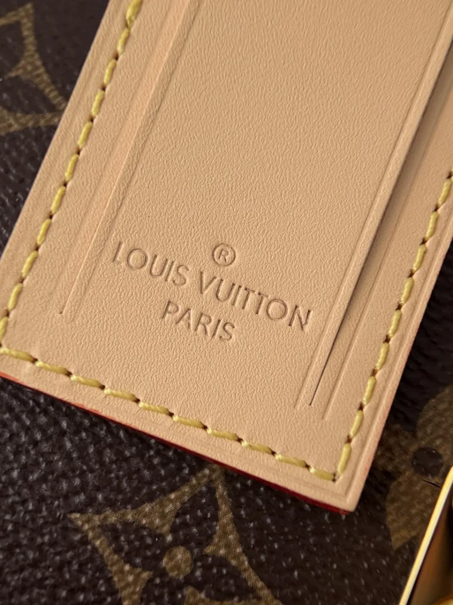Кожаная багажная бирка с тиснением Louis Vuitton Paris
