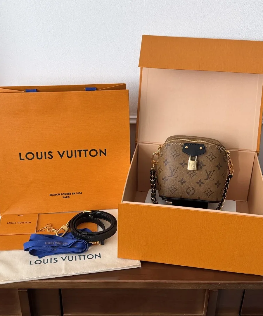 Сумка Louis Vuitton Just In Case в фирменной коробке с пакетом и пыльником