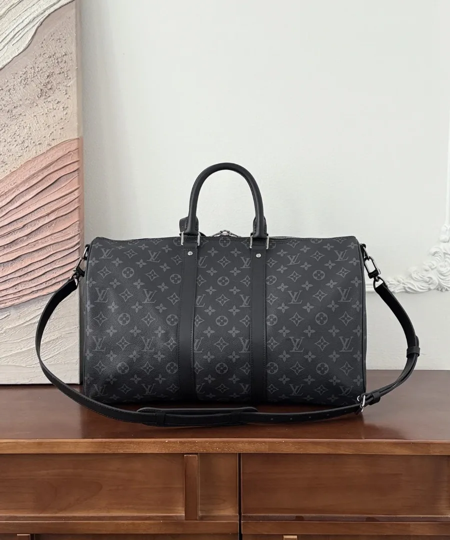 Дорожная сумка Louis Vuitton Keepall 45 с плечевым ремнем, вид спереди