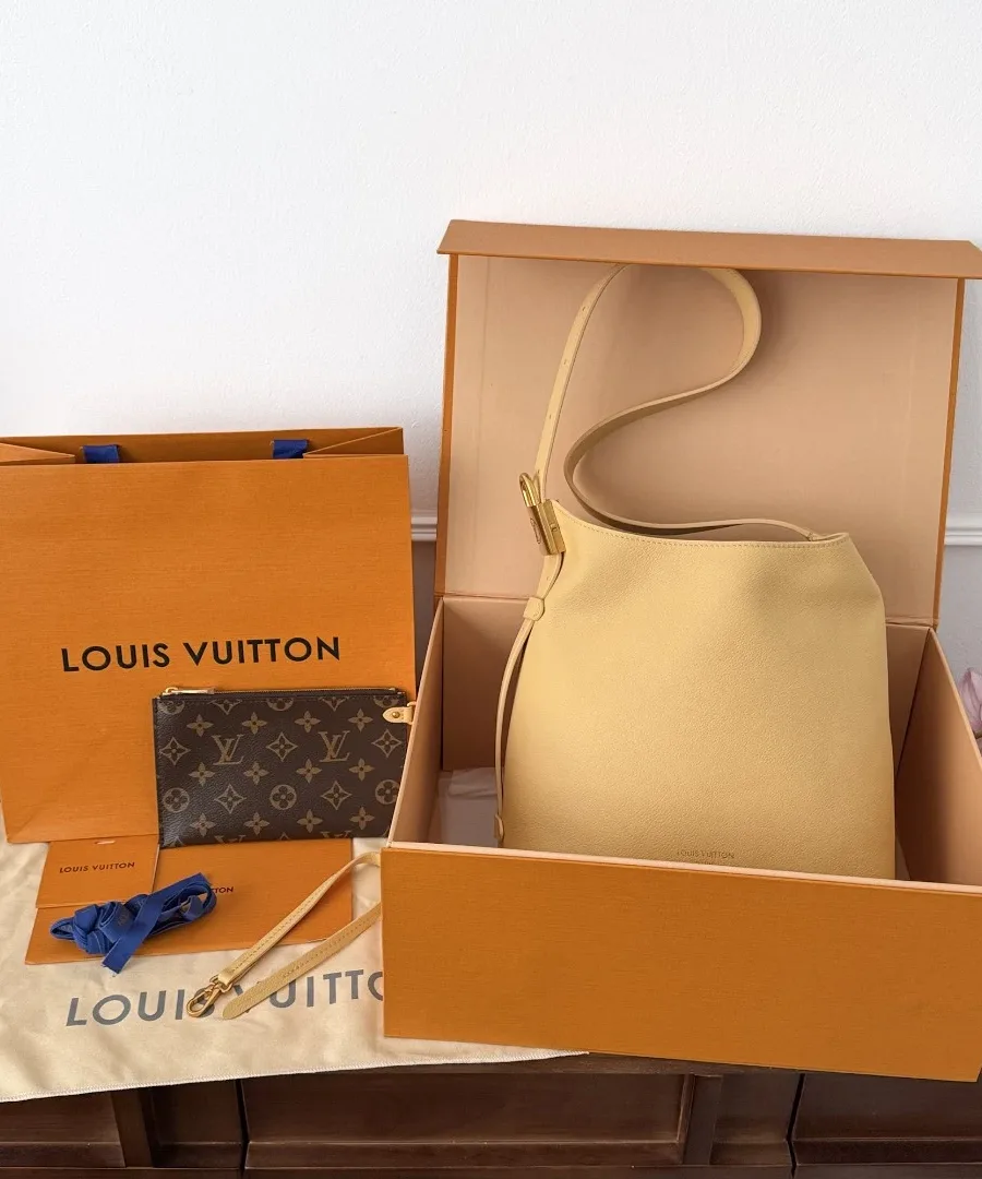 Жёлтая сумка Louis Vuitton Low Key Hobo в фирменной коробке с пыльником и пакетом