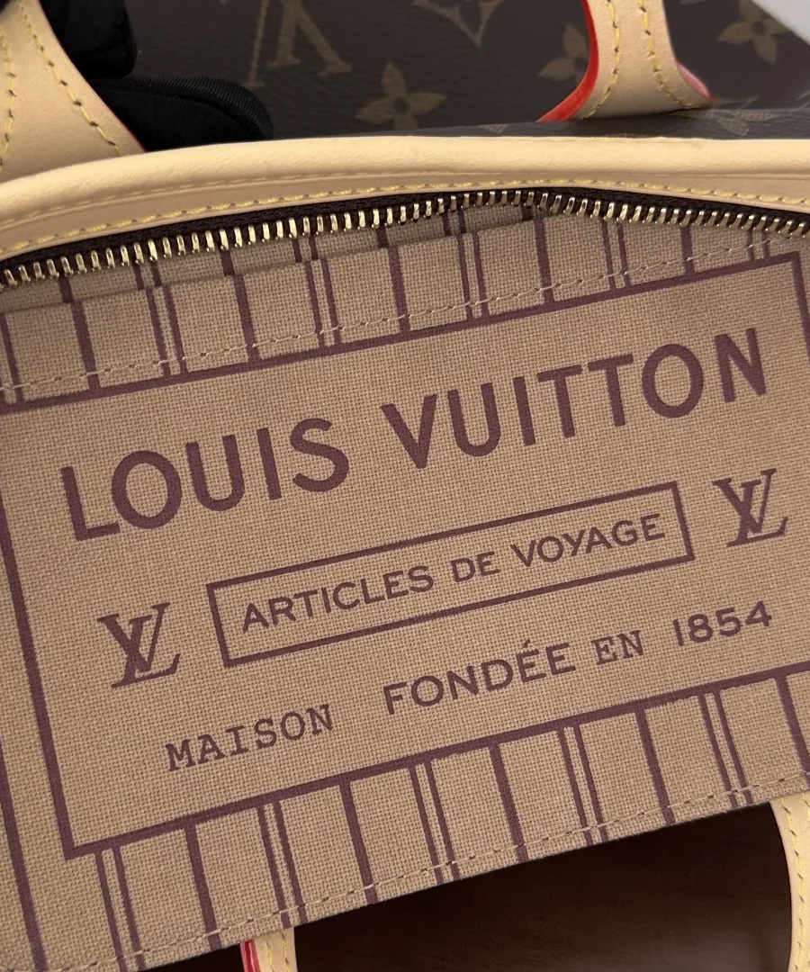 Внутренний карман сумки с принтом Louis Vuitton Articles de Voyage